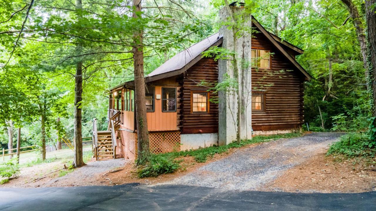 Lodge Log Motor Court *