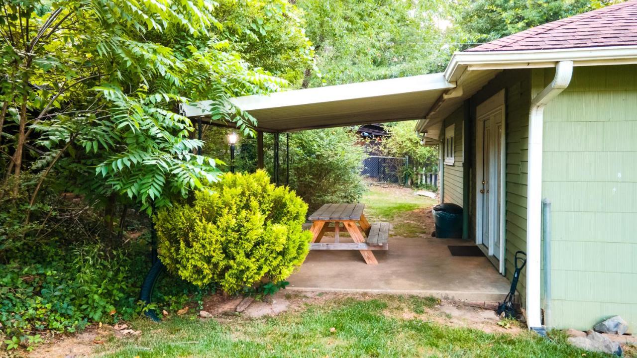 Log Motor Court Lodge