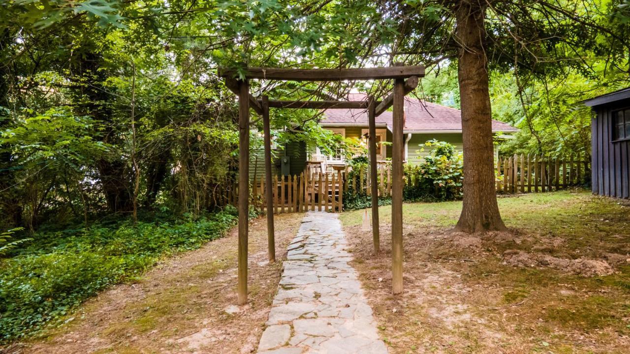Log Motor Court Lodge *