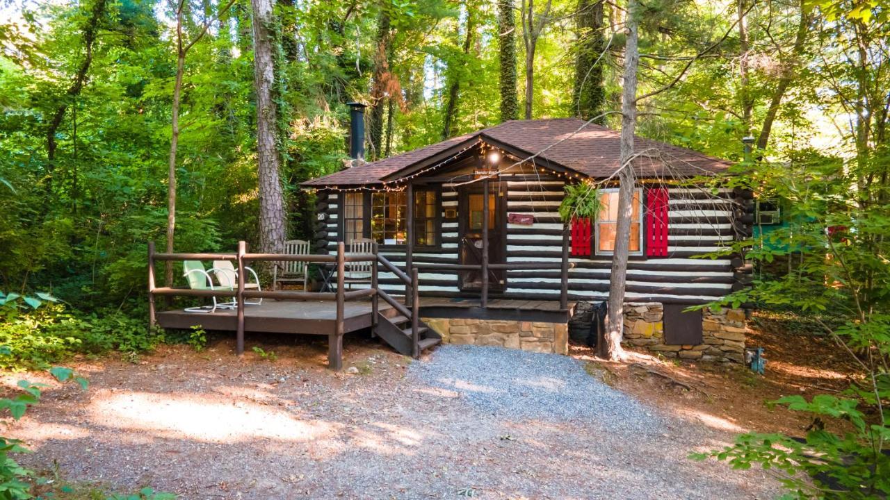 Log Motor Court Lodge *