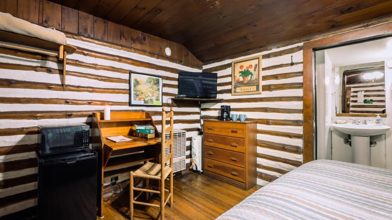 Lodge Log Motor Court Asheville