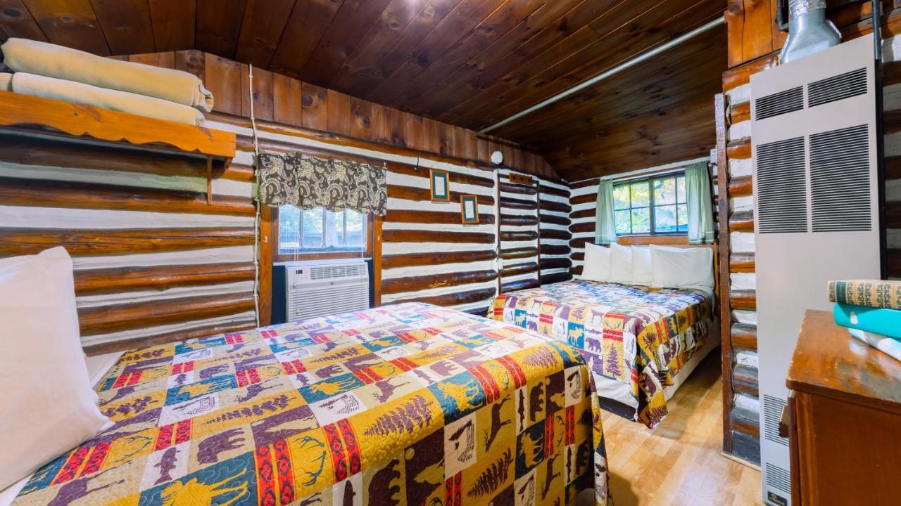 Log Motor Court Lodge
