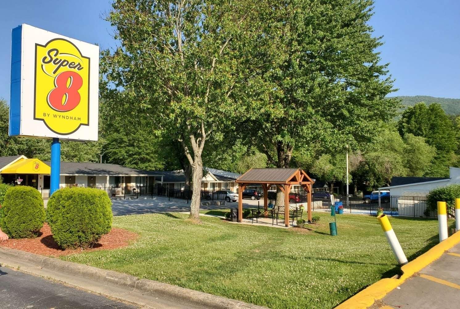 Hotel Super 8 By Wyndham Asheville/biltmore 2*