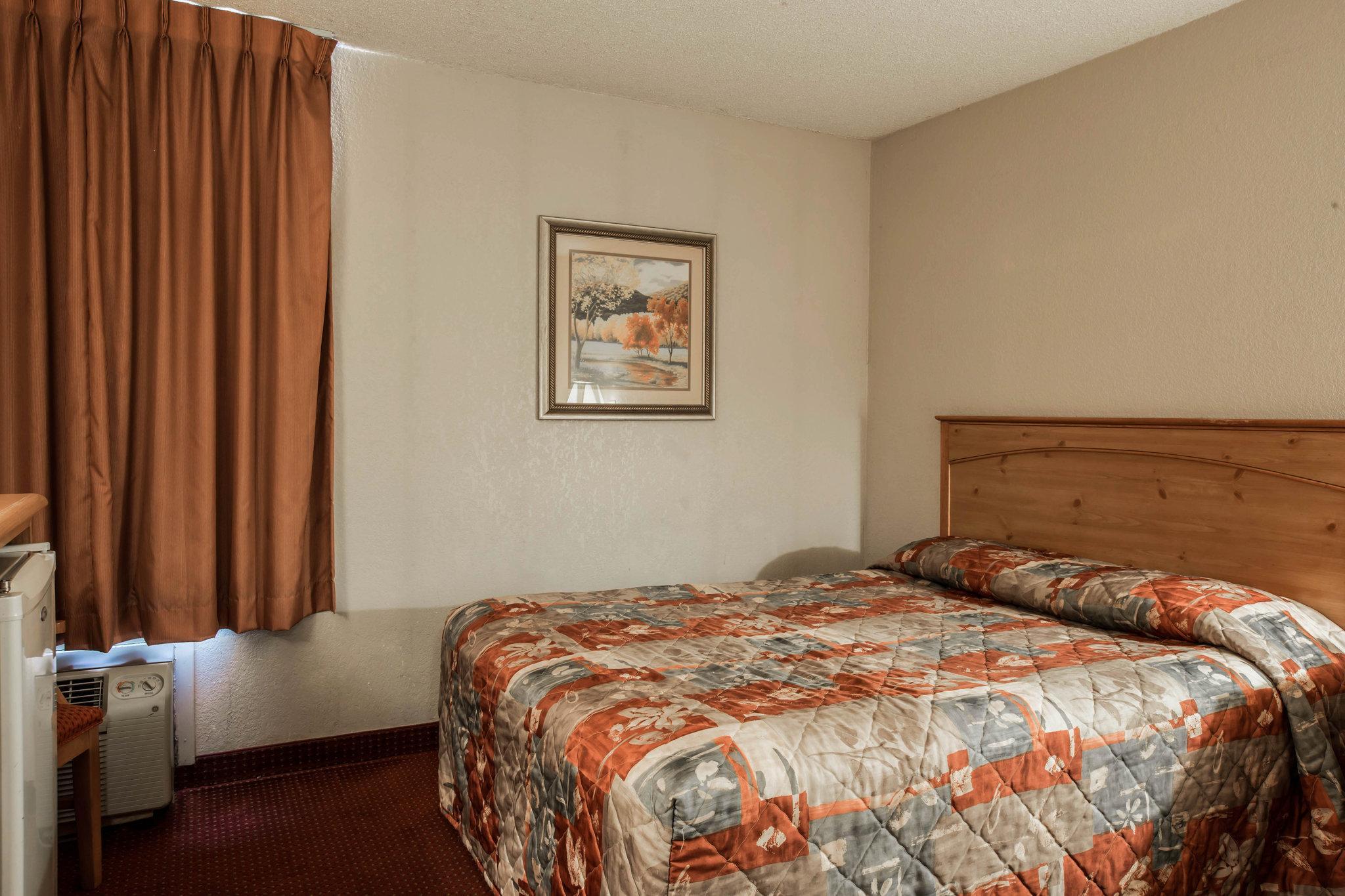 Rodeway Inn *