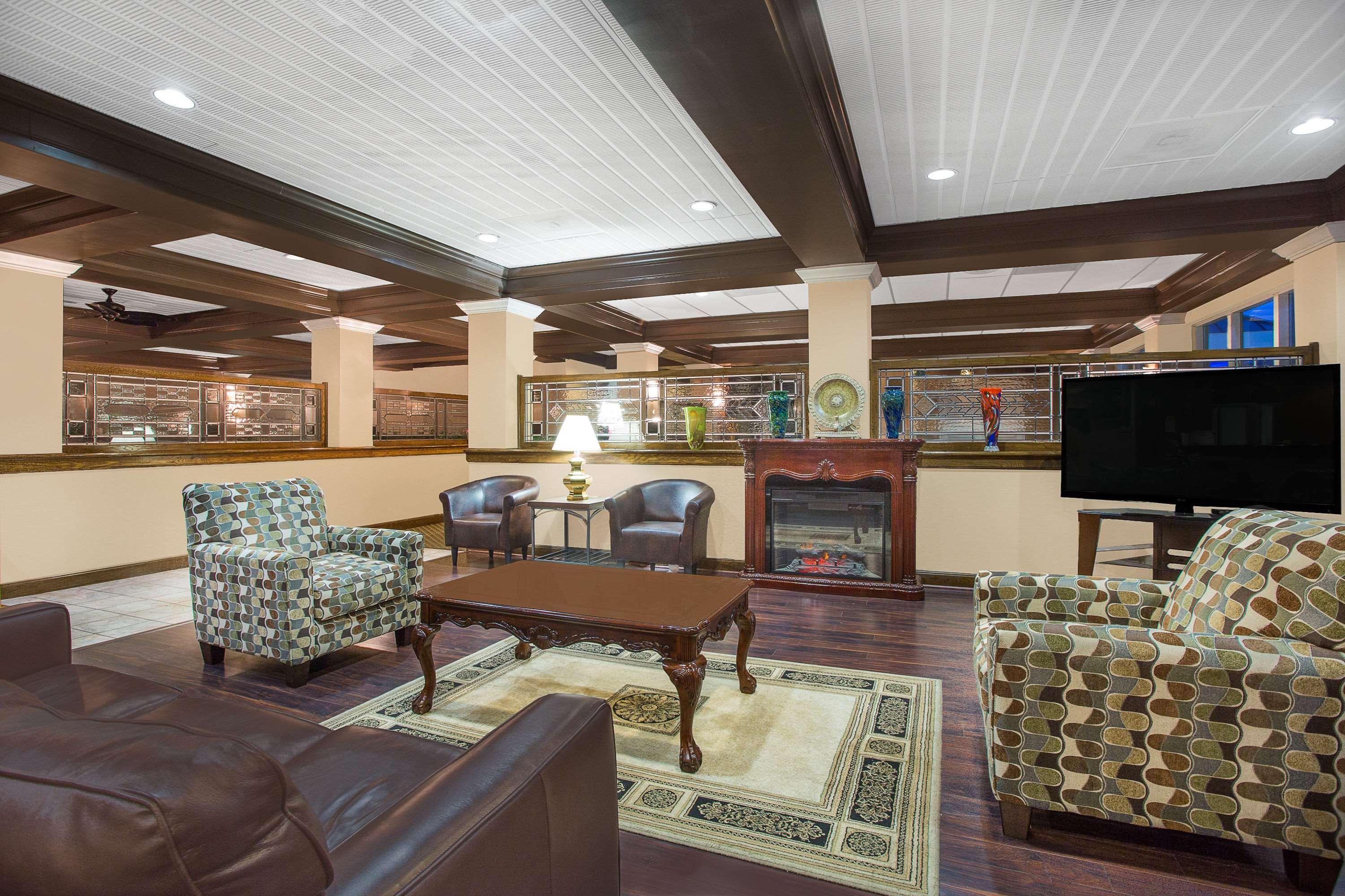 Days By Wyndham Asheville/mall Hotel 2*