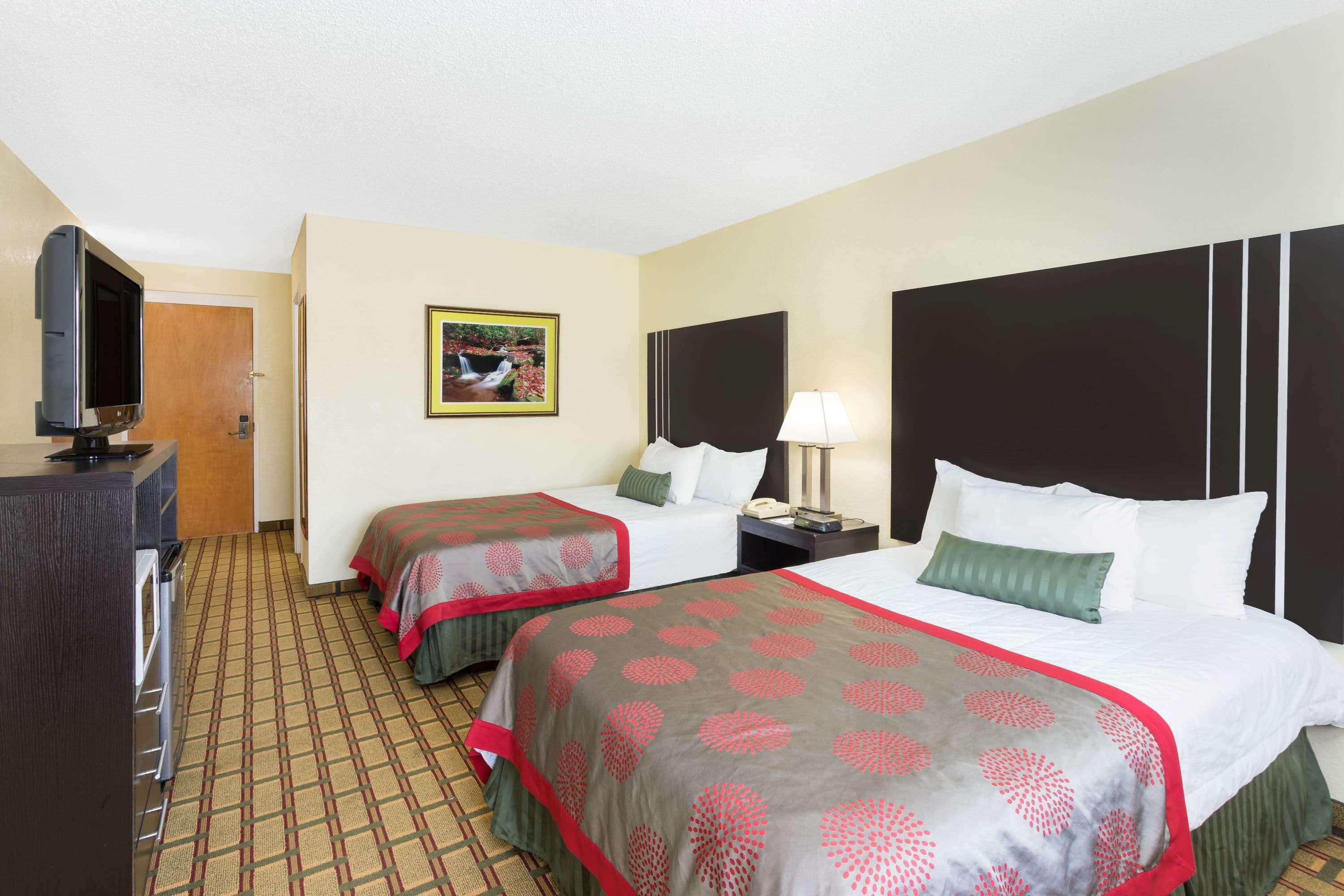 Ramada By Wyndham Southeast Hotel 2*