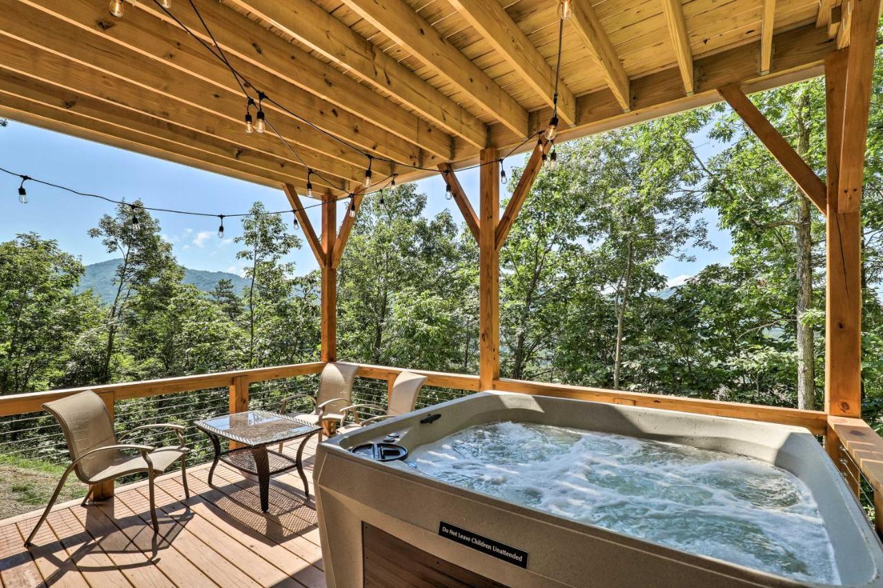 Scenic Escape With Hot Tub, Mountain View! * Asheville