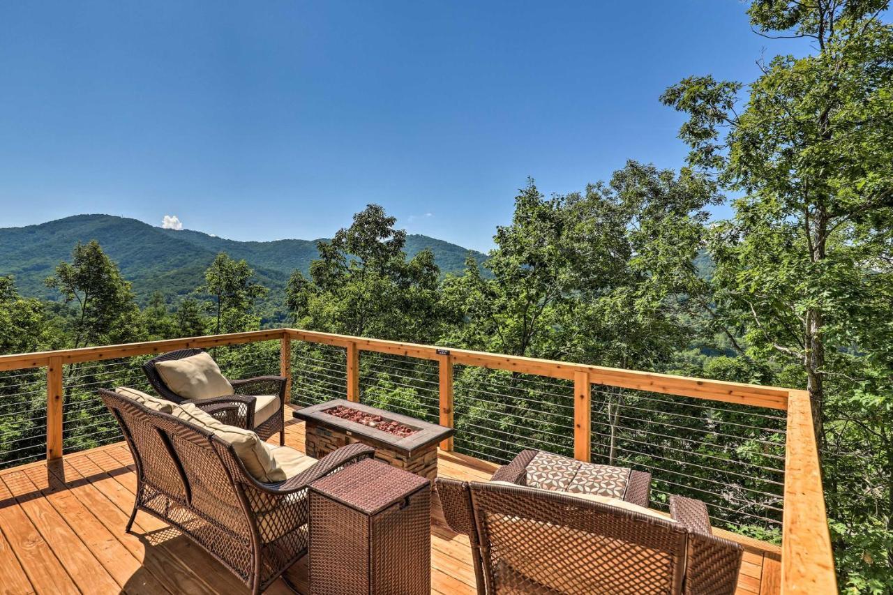 Scenic Escape With Hot Tub, Mountain View! * Asheville
