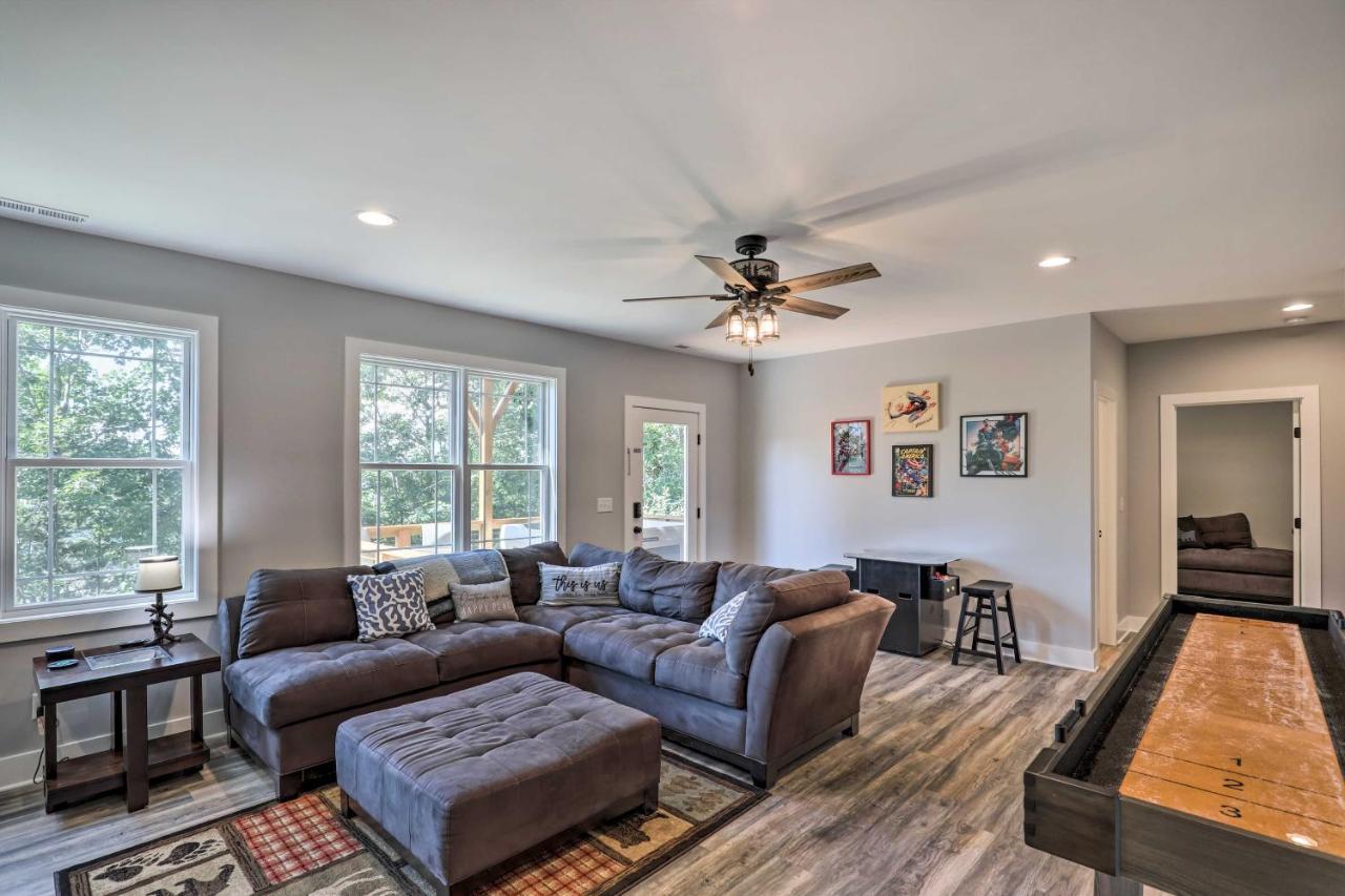 Scenic Escape With Hot Tub, Mountain View! Holiday home Asheville