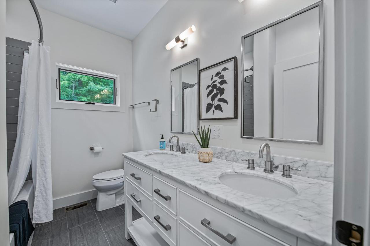 Brand New 10 Min To Downtown And Private Hot Tub And Arcade * Asheville