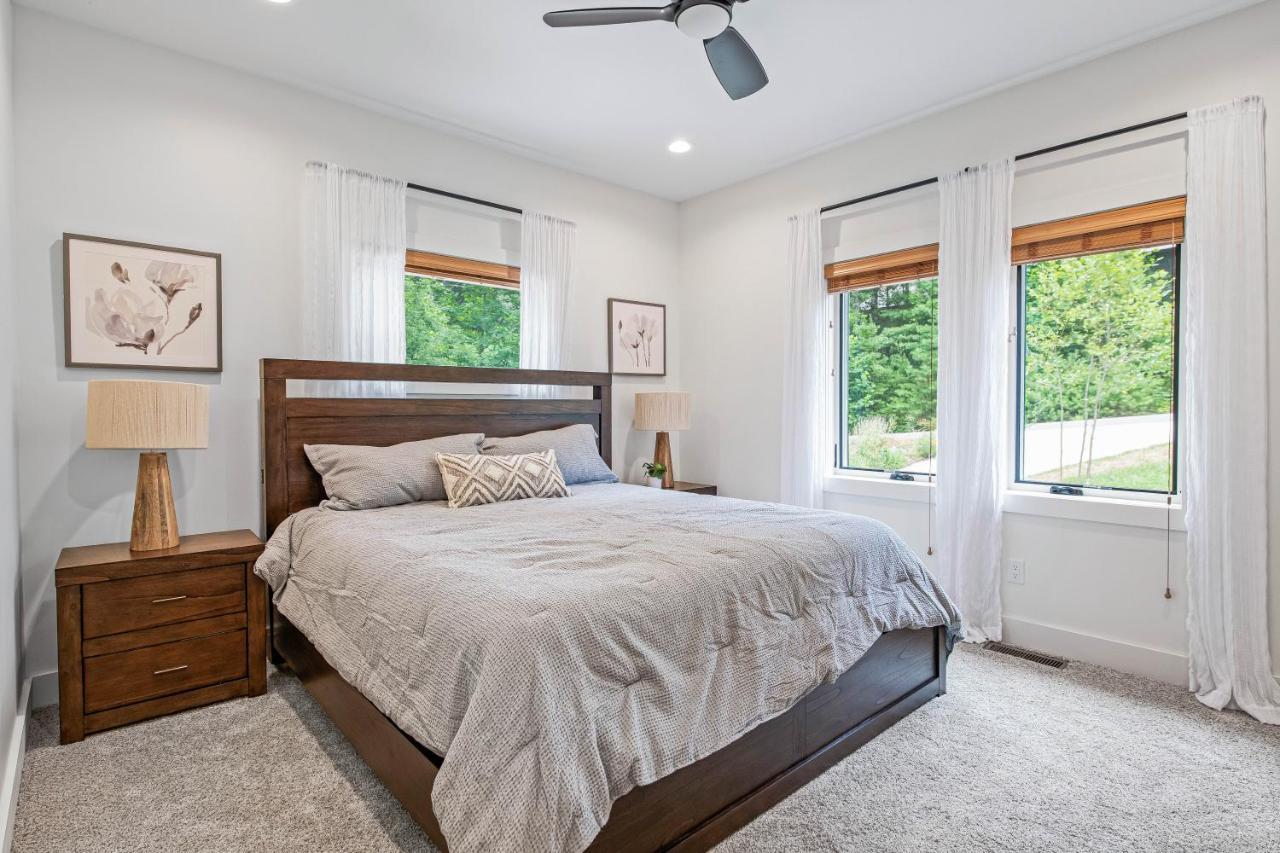 Brand New 10 Min To Downtown And Private Hot Tub And Arcade Holiday home *