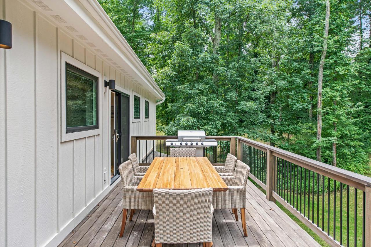 Brand New 10 Min To Downtown And Private Hot Tub And Arcade Holiday home