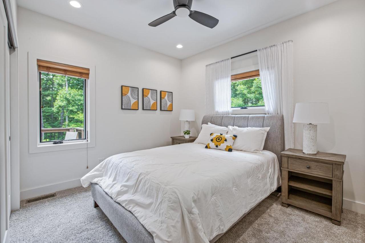Brand New 10 Min To Downtown And Private Hot Tub And Arcade * Asheville