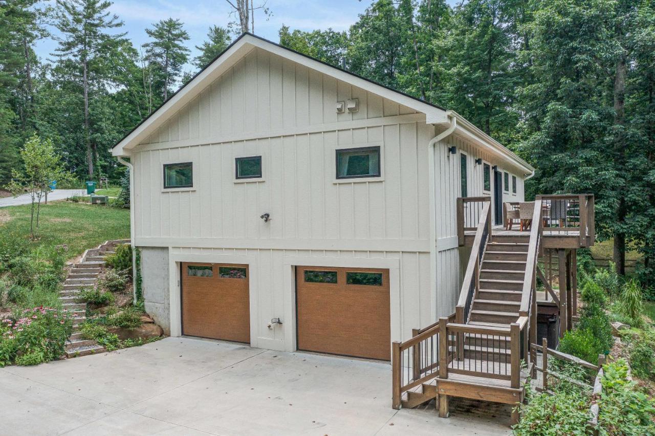 Brand New 10 Min To Downtown And Private Hot Tub And Arcade Holiday home