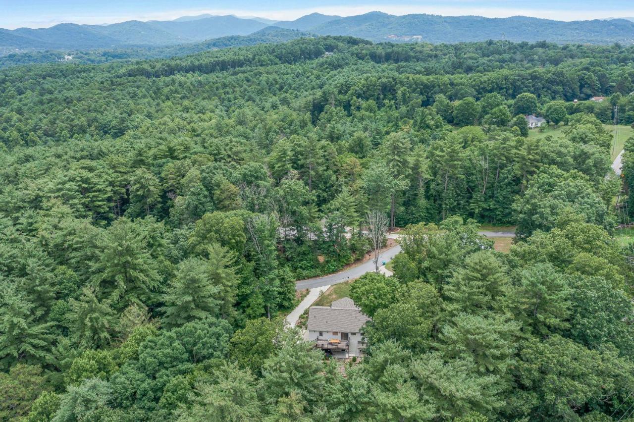 Brand New 10 Min To Downtown And Private Hot Tub And Arcade * Asheville