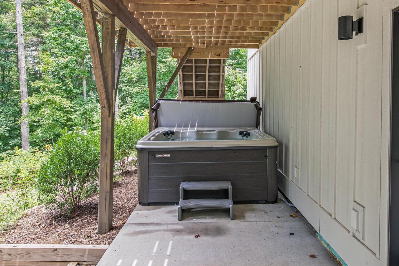 Brand New 10 Min To Downtown And Private Hot Tub And Arcade Holiday home Asheville