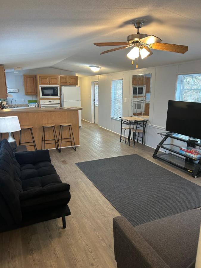 West Remodeled Mobile Apartment *