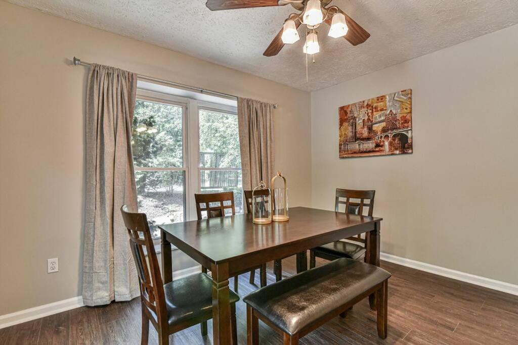 6 Miles To Downtown Asheville. Sleeps 5. *