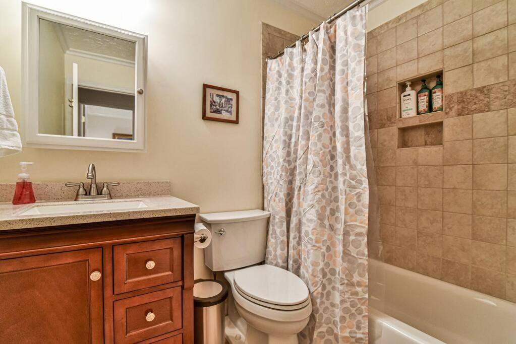 Hot Tub, Fire Pit, 12 Miles To Downtown