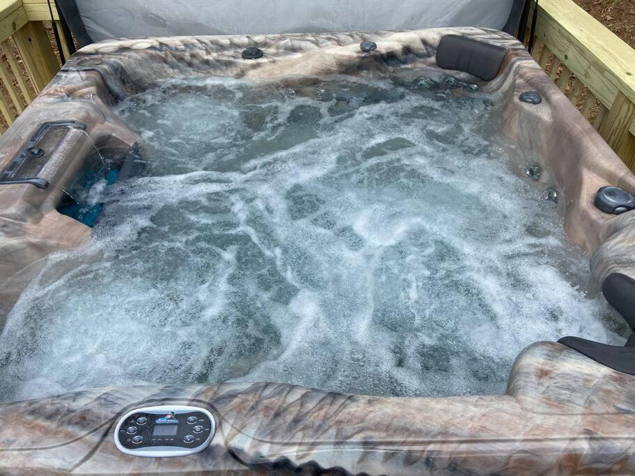 Hot Tub, Fire Pit, 12 Miles To Downtown Holiday home Asheville