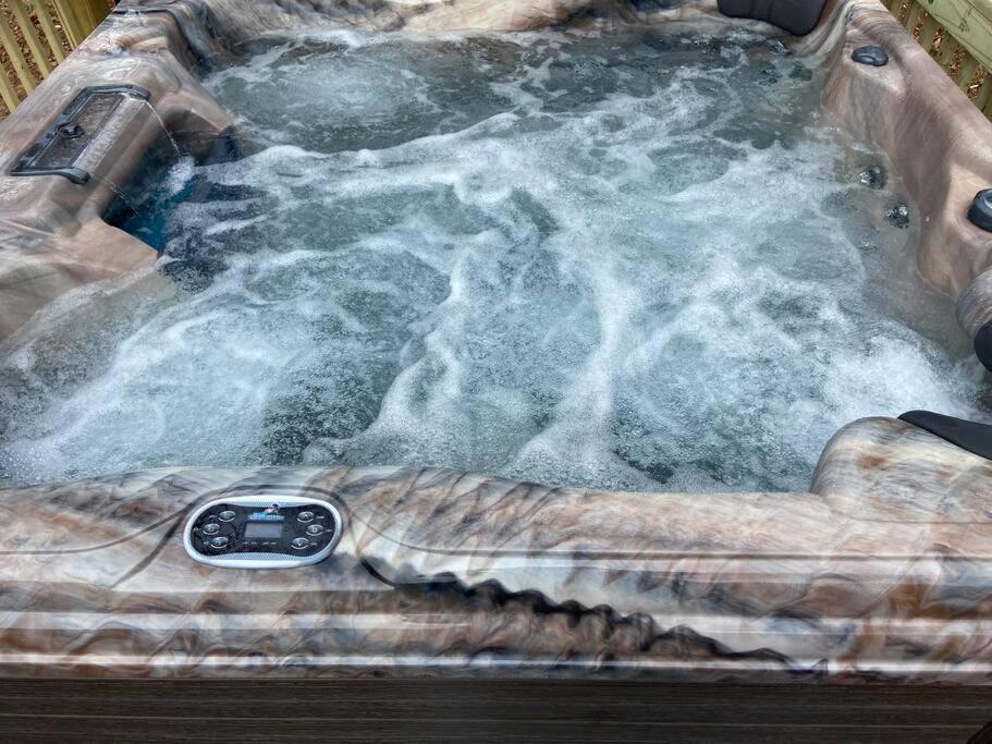 Hot Tub, Fire Pit, 12 Miles To Downtown Holiday home Asheville