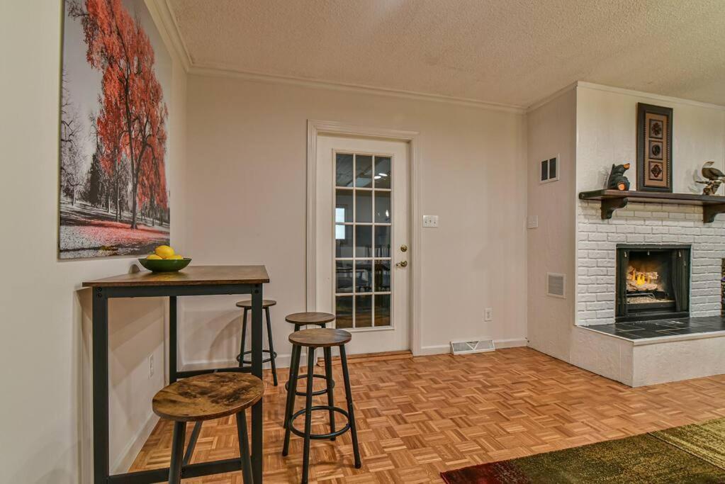 Hot Tub, Fire Pit, 12 Miles To Downtown