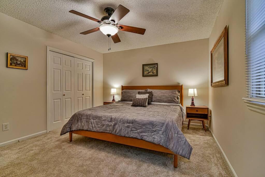 Hot Tub, Fire Pit, 12 Miles To Downtown Holiday home Asheville