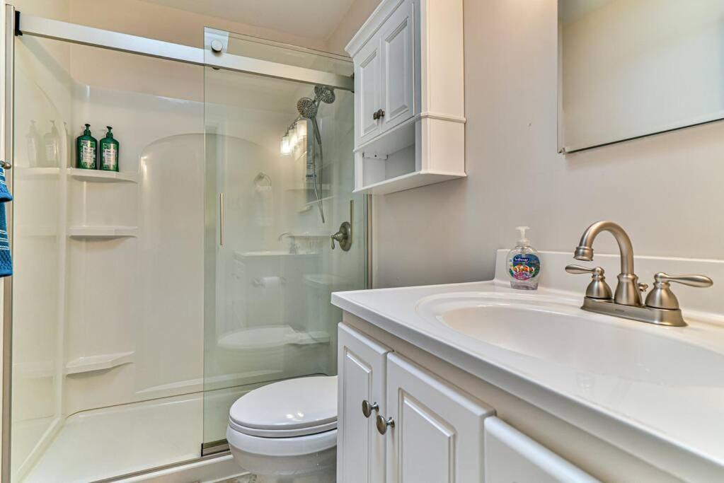 Holiday home Hot Tub, Fire Pit, 12 Miles To Downtown