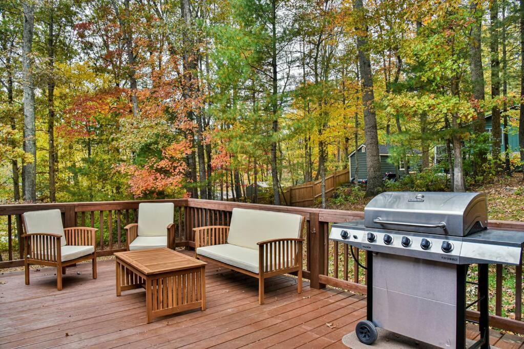 Hot Tub, Fire Pit, 12 Miles To Downtown Holiday home *