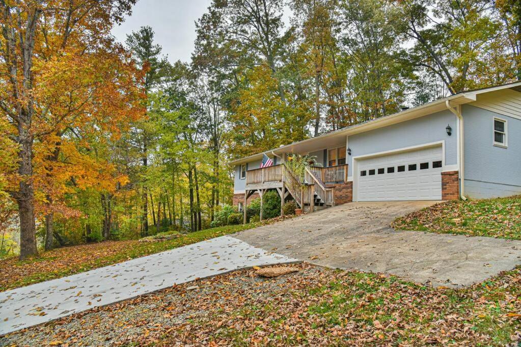 Hot Tub, Fire Pit, 12 Miles To Downtown Holiday home *