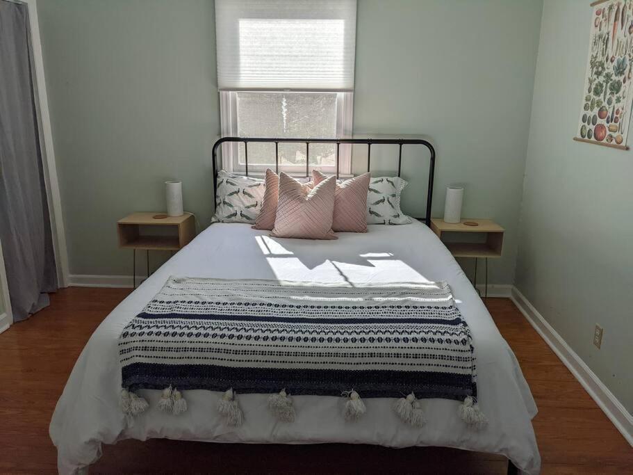 Victory Garden 12 Min To Downtown With Fire Pit And Holiday home Asheville