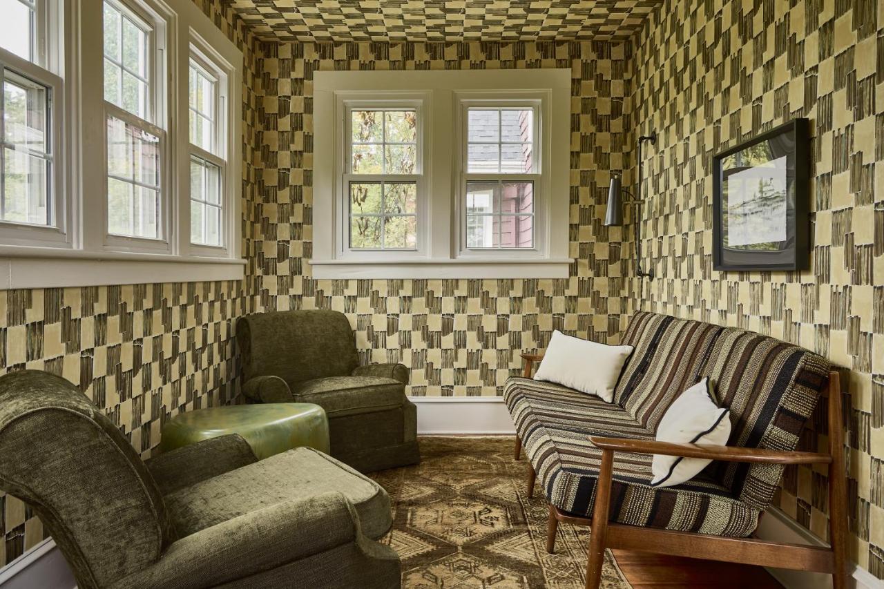 Blind Tiger Inn 4*