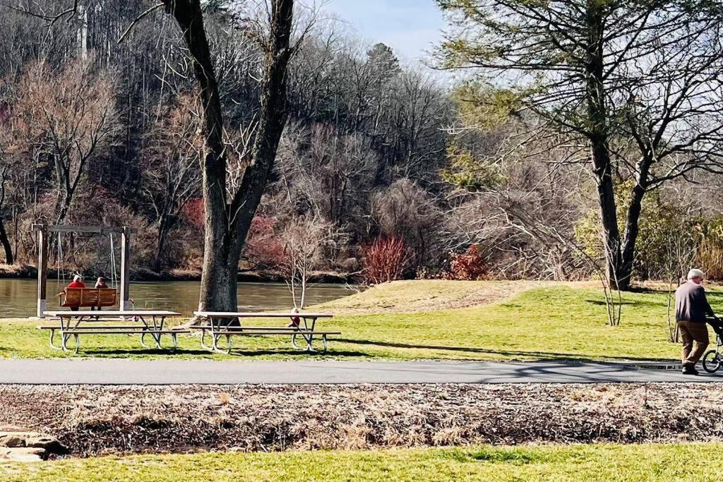 French Broad Overlook Holiday home Asheville