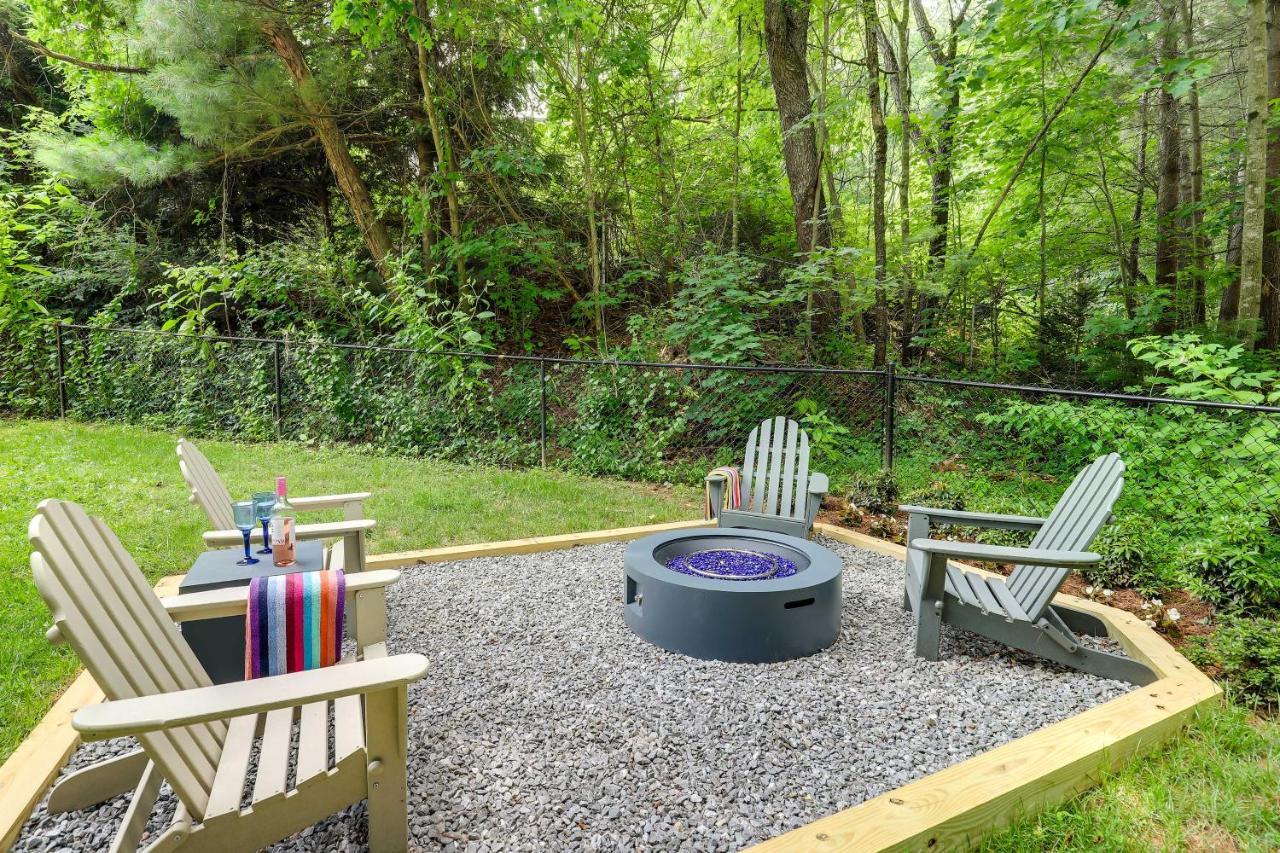 Modern With Hot Tub And Deck In Asheville! Holiday home Asheville