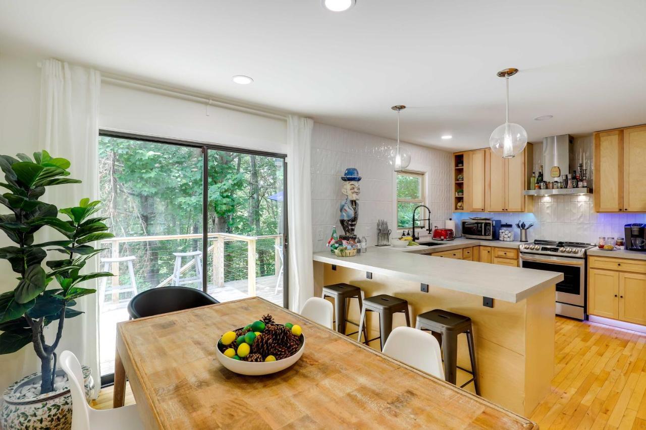 Modern With Hot Tub And Deck In Asheville! * Asheville