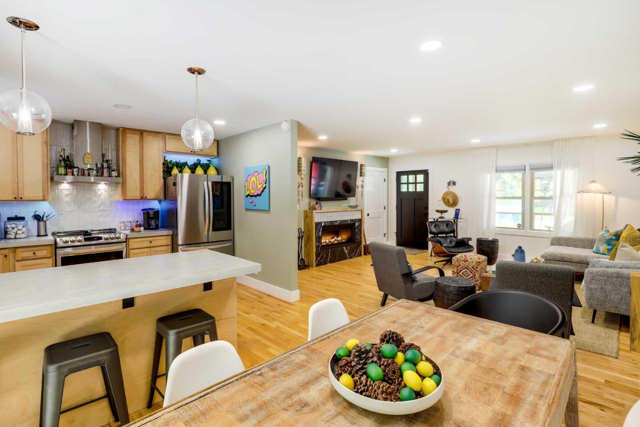 Holiday home Modern With Hot Tub And Deck In Asheville!