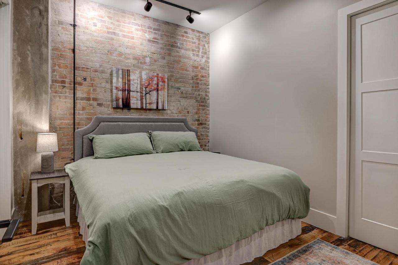 Fabulous Downtown 2 Bedroom *
