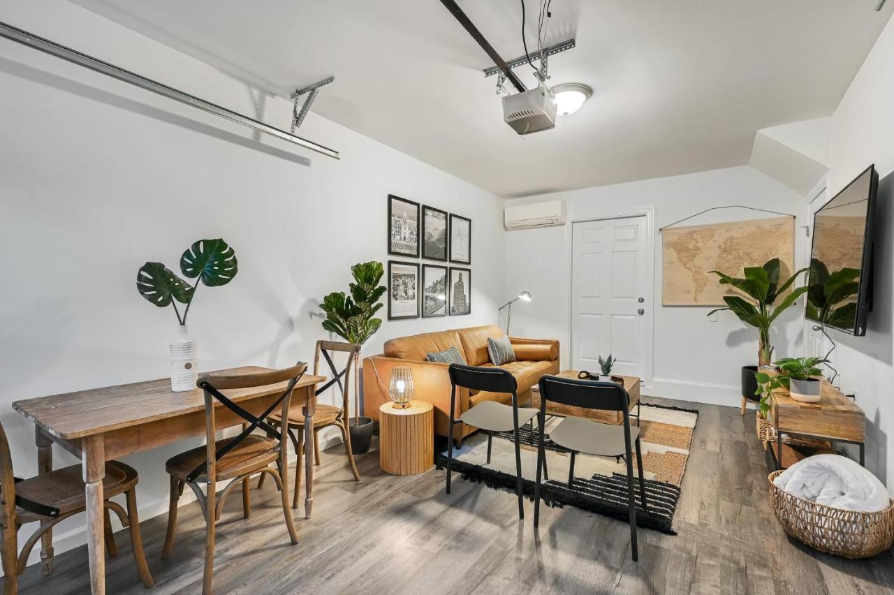Holiday home Accessible To Center Townhome 2