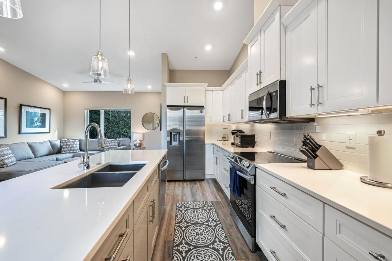 Immaculate South Slope Townhome Unit 96 *