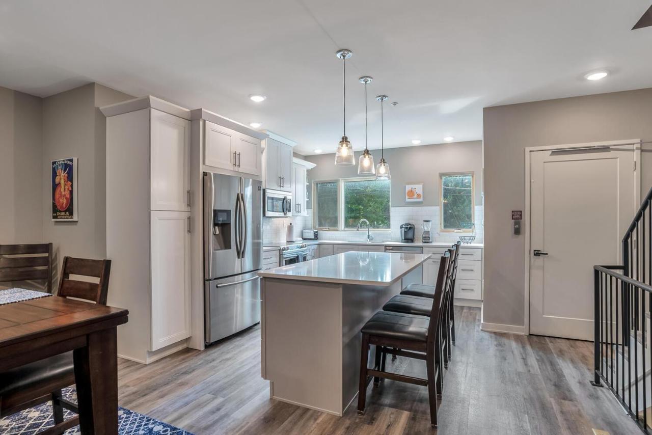 Incredible South Slope Townhome With Private Elevator Unit 106 * Asheville