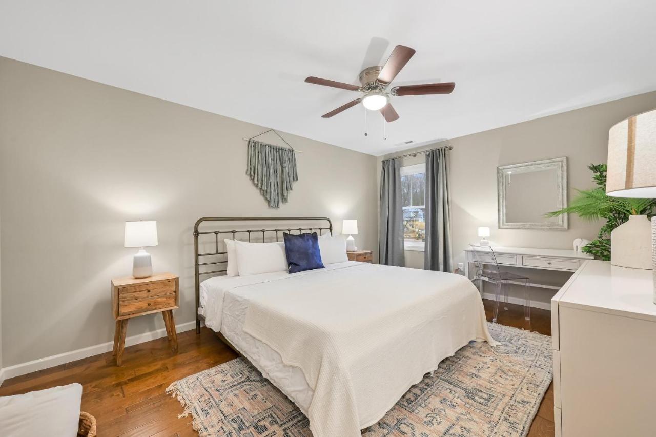 Holiday home Accessible To Center Townhome 2