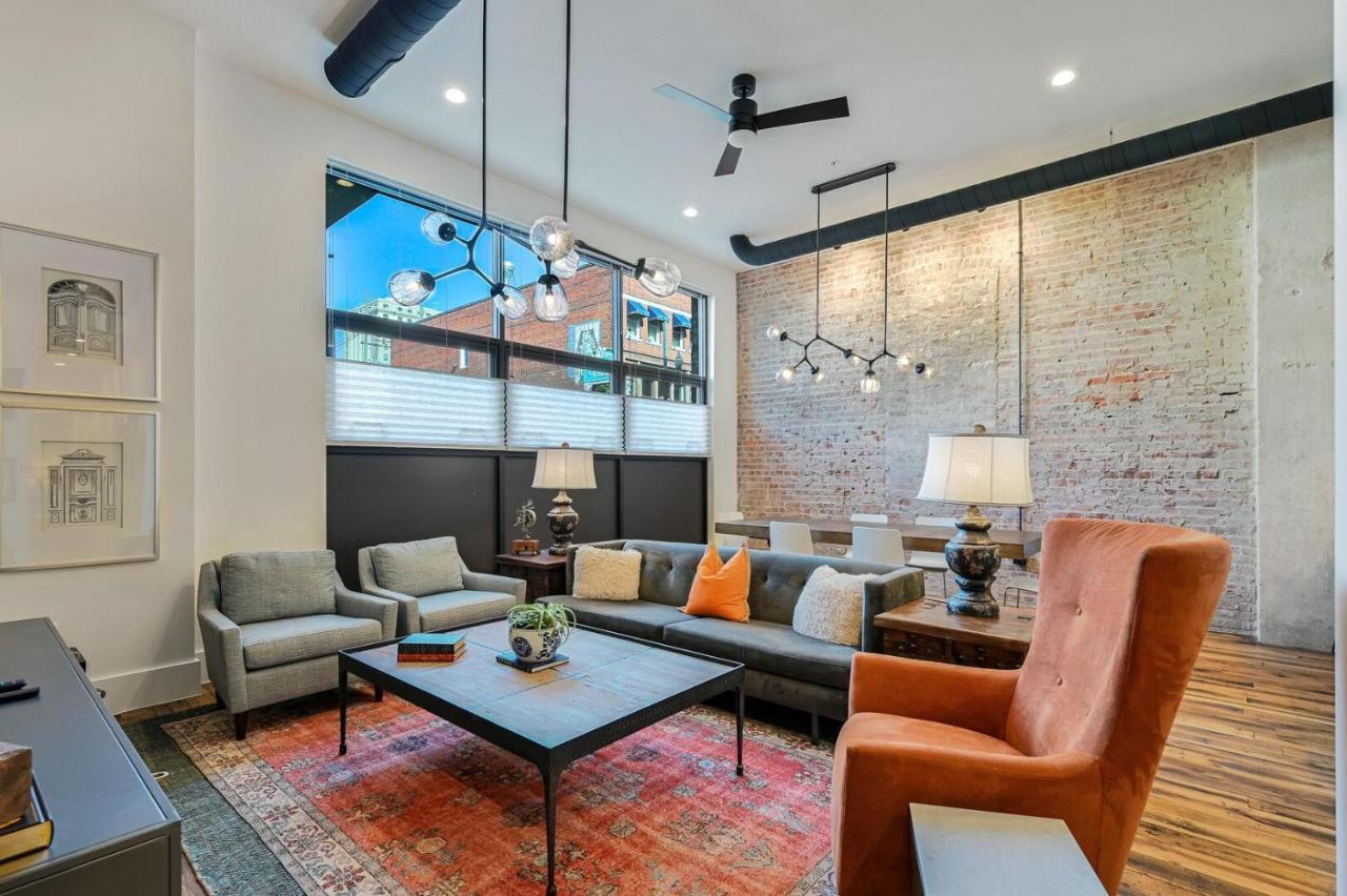 Impressive 2 Bed 2 And A Half Bath Center With Ev Charger *