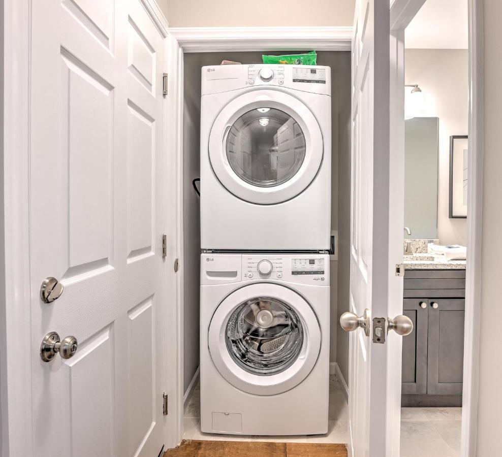 Holiday home Accessible To Center Townhome 2