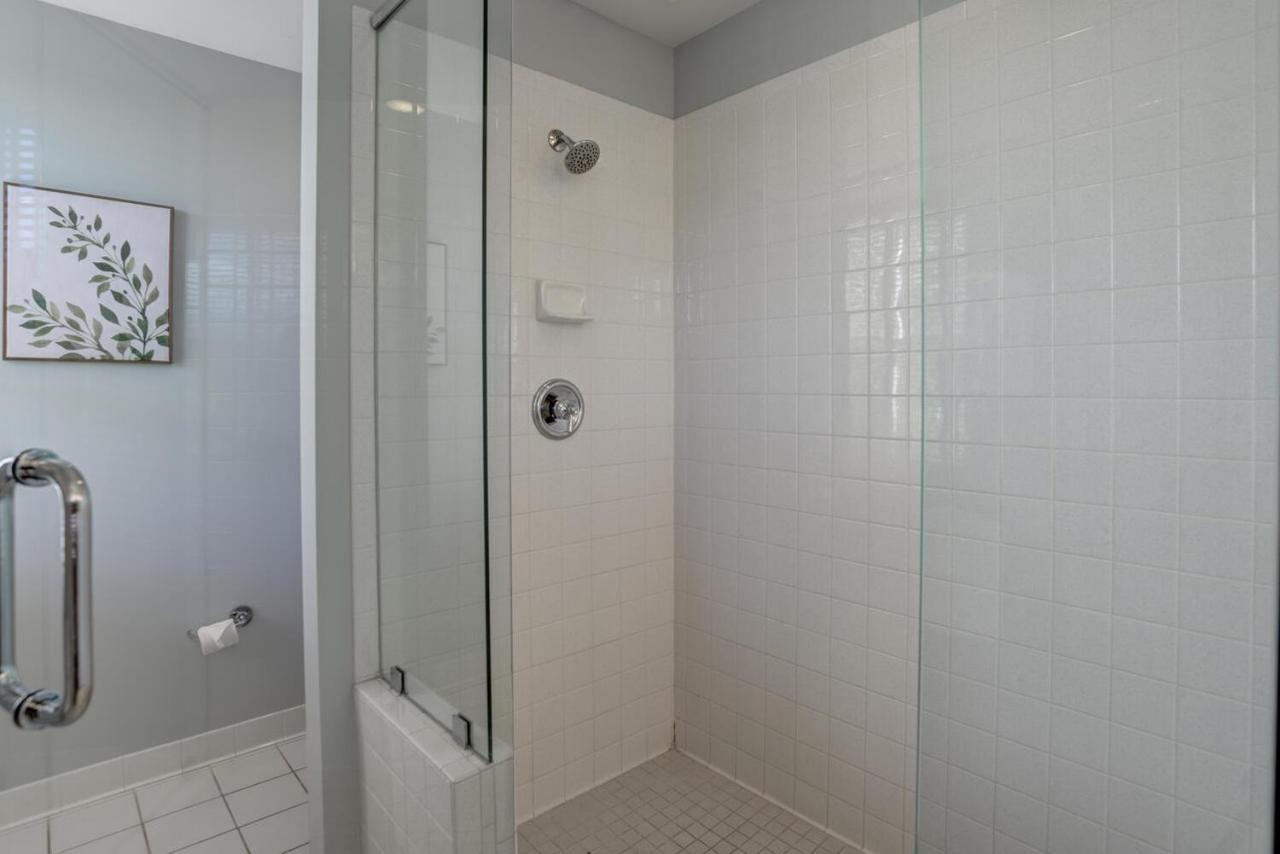 8 Village Lane 401