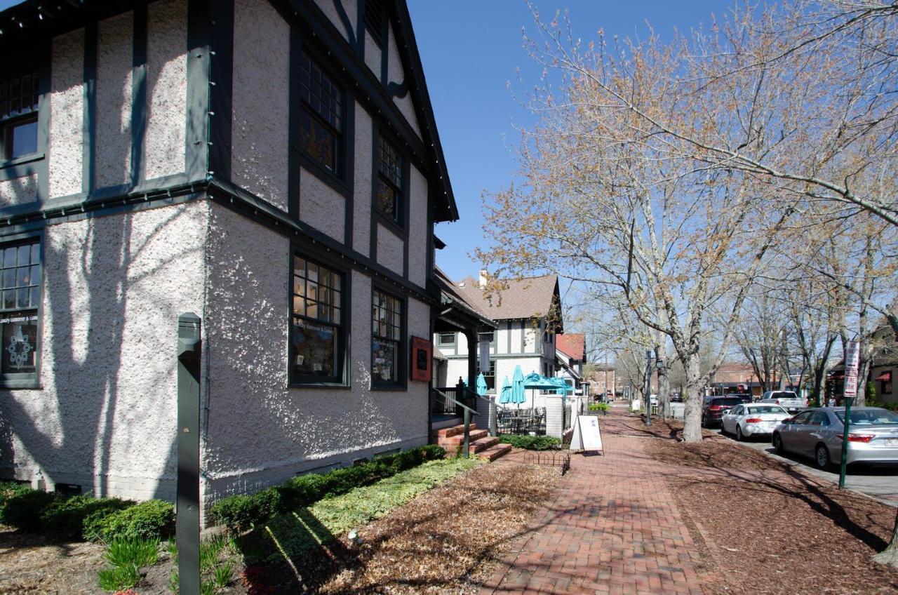 8 Village Lane 401
