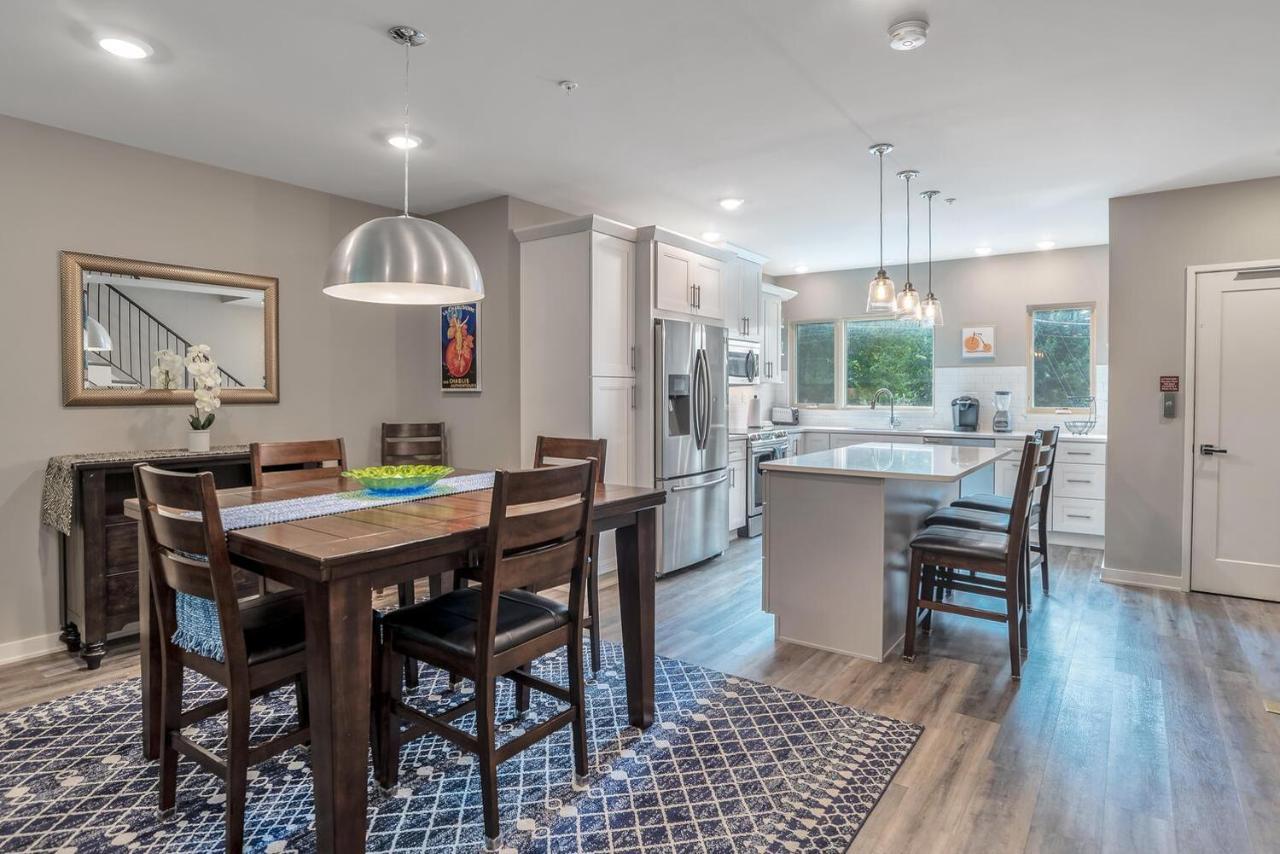 Incredible South Slope Townhome With Private Elevator Unit 106 Holiday home