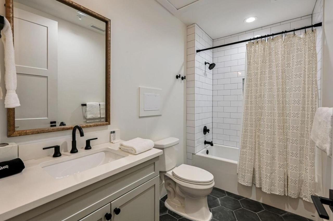Impressive 2 Bed 2 And A Half Bath Center With Ev Charger Asheville