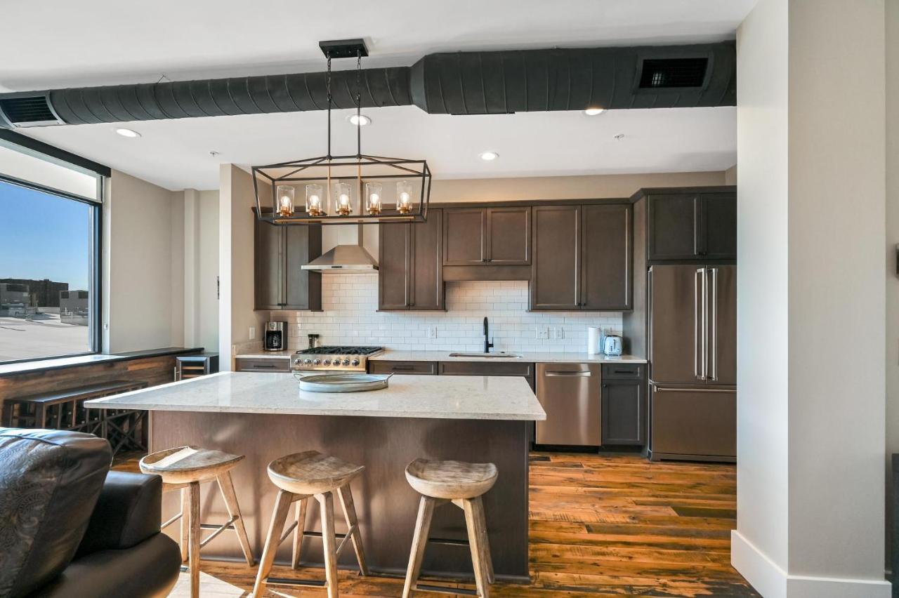 Phenomenal 2 Bedroom 2 And A Half Bathroom Downtown *