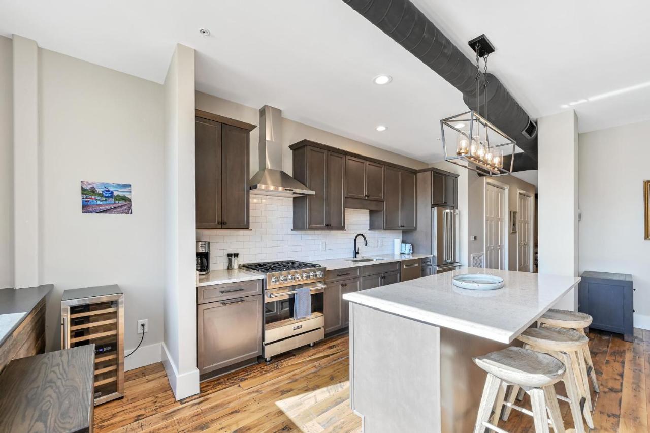 Phenomenal 2 Bedroom 2 And A Half Bathroom Downtown Asheville