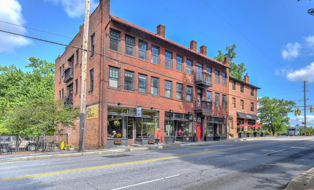 Historic King James Unit 9 Holiday home Asheville